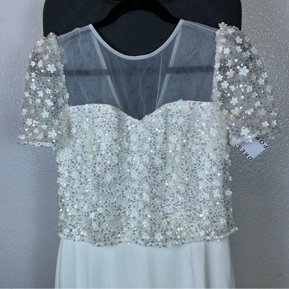 Dress The Population Elegant White Women’s Embellished Gown Dress Size S - Picture 4 of 11